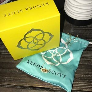 Kendra Scott necklace